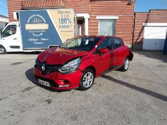 damaged motor cycles Renault Clio  2017/6