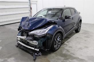 damaged passenger cars Toyota C-HR  2023/11
